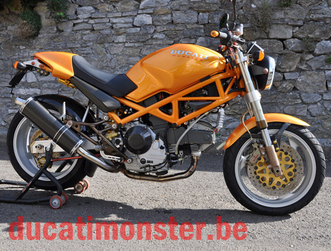 M 900 1997 CH Racing Oranje versie