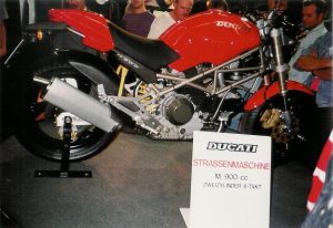 M 900 1992